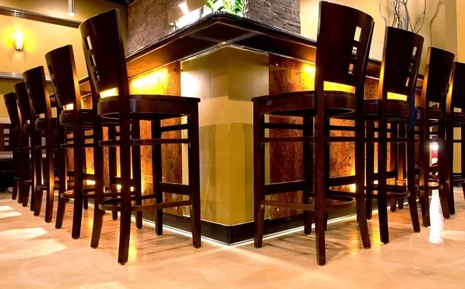 A group of chairs sitting at the corner of a table.